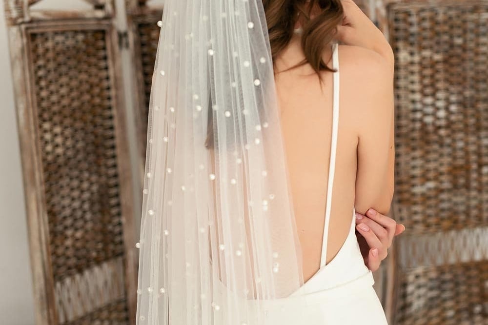 The complete wedding veil care guide Love Spell Design boho wedding dress minimalist wedding dress crepe low back 12