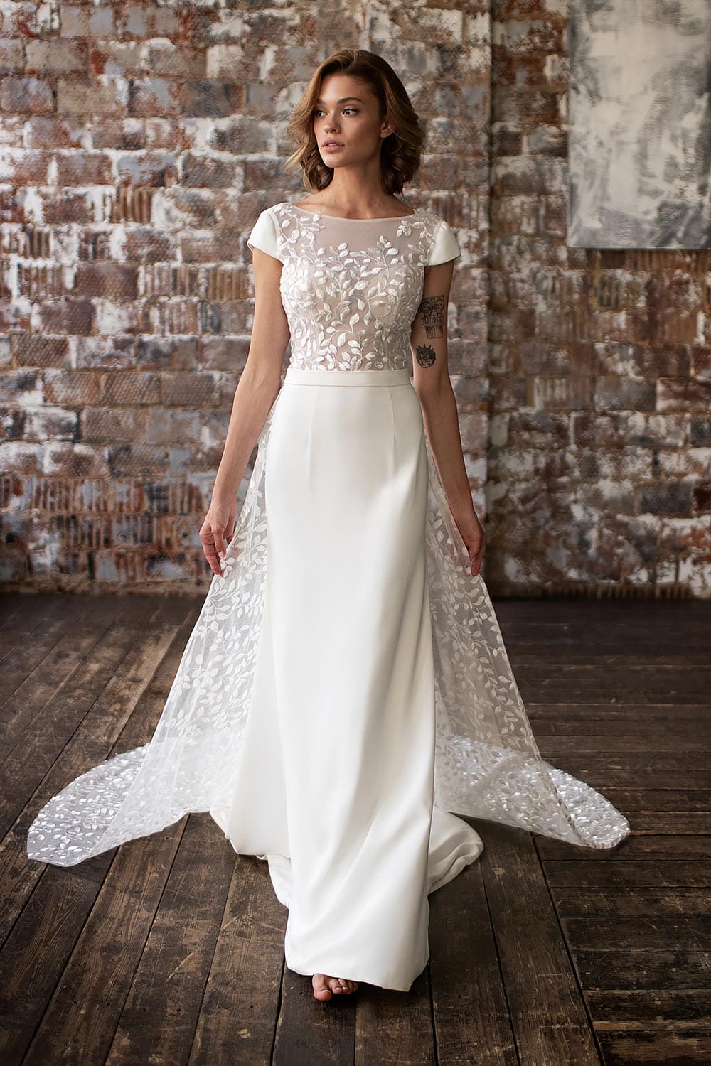 Illusion Sweetheart Neck Cap Sleeve Lace Bridal Gown - Xdressy
