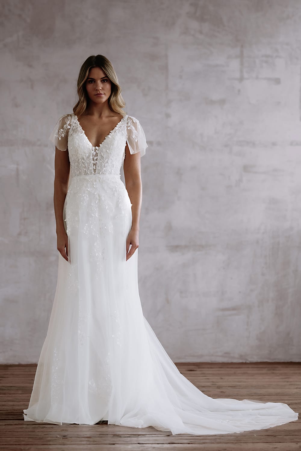 Romantic Designer Lace A-Line Wedding Dress with Detachable Sleeves