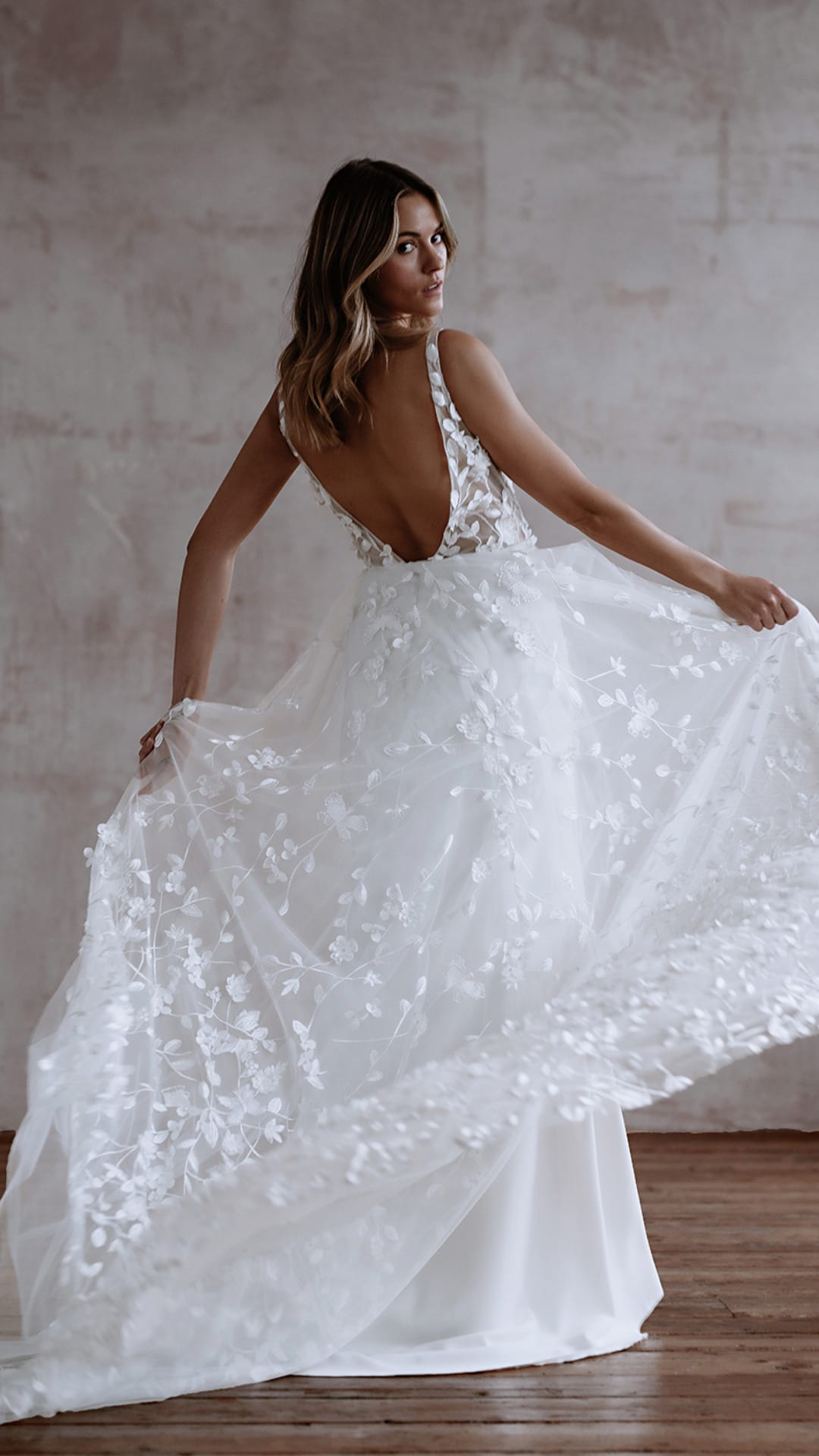 Gown Trains, Bustles and the Back Design | Elanna Wedding Lounge