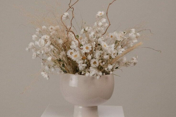 Saying Yes to These Bridal Looks – Here’s Why Love Spell Design Dried Daisies Hazel Branches Wabi Sabi Loose Flowers Centerpiece and Vase Arrangement e1731932354871 uai Love Spell Design