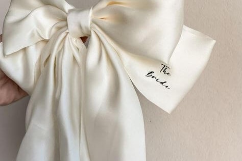 How to Choose the Perfect Bridal Accessories Love Spell Design aea34351764e149b09ede59cdcc5dbf3 uai Love Spell Design